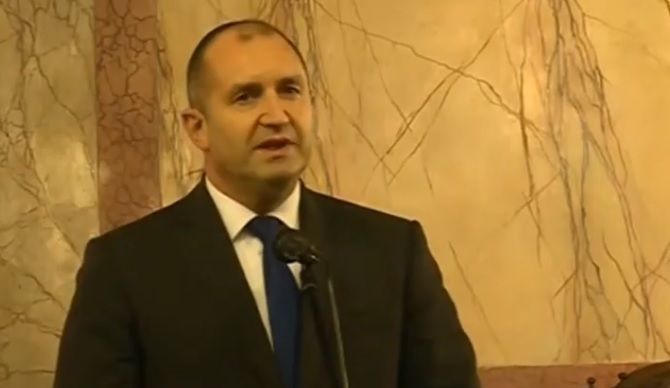 Румен Радев запали осмата свещ на Ханука и почете еврейския празник (ВИДЕО)