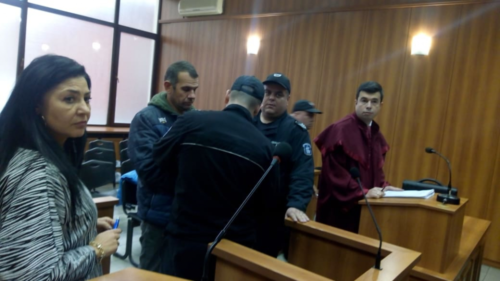 Извънредно и първо в БЛИЦ! Ето го Светослав - убиеца на рейнджърката Десислава, влезе в съда с ехидна усмивка (СНИМКИ/ВИДЕО)
