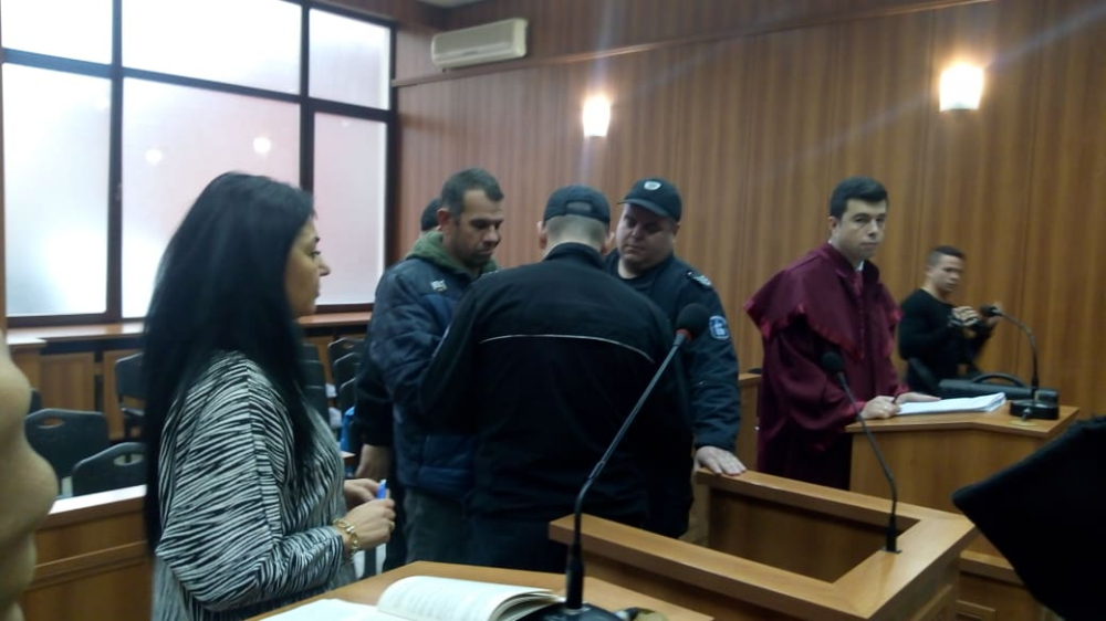 Извънредно и първо в БЛИЦ! Ето го Светослав - убиеца на рейнджърката Десислава, влезе в съда с ехидна усмивка (СНИМКИ/ВИДЕО)