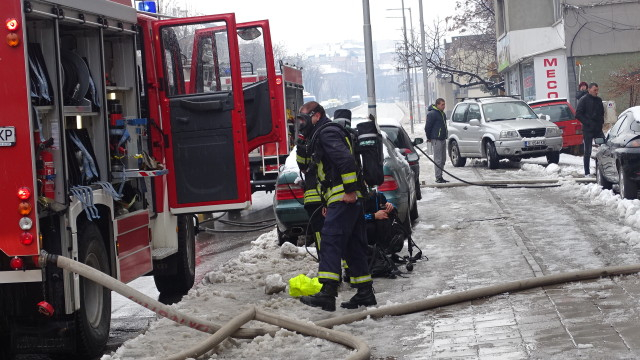 Огнен ад в 5-етажна кооперация в Благоевград! (СНИМКИ)