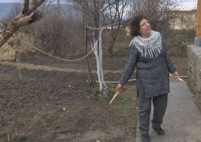Първи СНИМКИ от мястото на бруталното убийство и изнасилване на 70-годишната баба Петра, във фаталната нощ извършителят...
