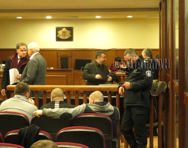 Митьо Очите, които е в "някакъв турски затвор", изпоти жестоко БГ адвокати и съдии, нищещи стрелбата във "4 you"