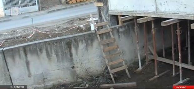 Идиотията продължава, а архитектурното чудо, което сащиса цяла България, се "размножи" (СНИМКИ)