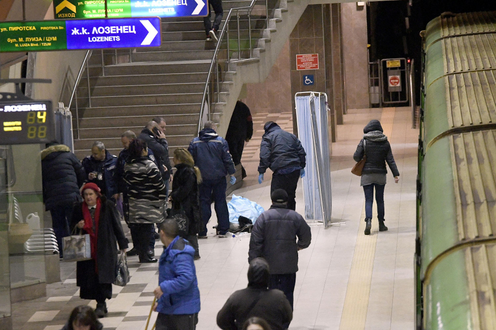 Смразяващи кръвта СНИМКИ (18+) от смъртоносната драма на метростанция "Сердика"
