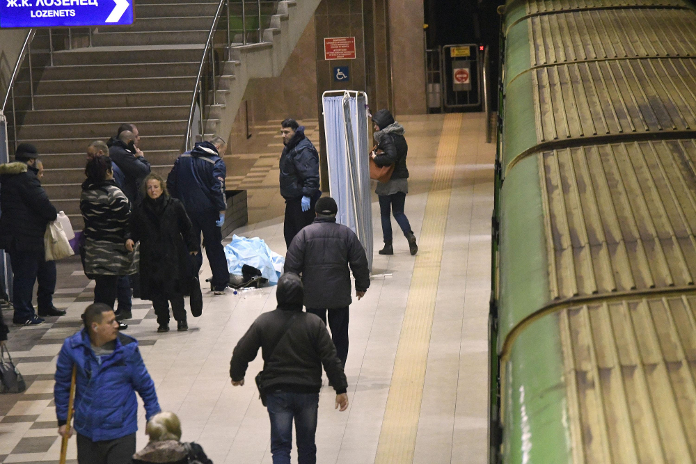 Смразяващи кръвта СНИМКИ (18+) от смъртоносната драма на метростанция "Сердика"