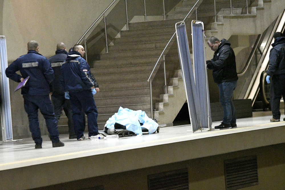 Смразяващи кръвта СНИМКИ (18+) от смъртоносната драма на метростанция "Сердика"
