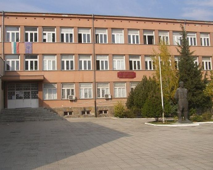 Спипаха дванайсетокласници с фалшиви бележки, но вместо да се засрамят, те решиха да...