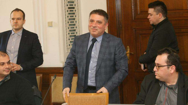 Лозан Панов се скри от правната комисия, която минимизира щетите му върху конфискацията