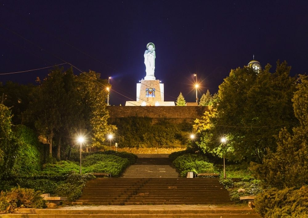 В България е най-високата статуя на Дева Мария с Младенеца в света (СНИМКИ)