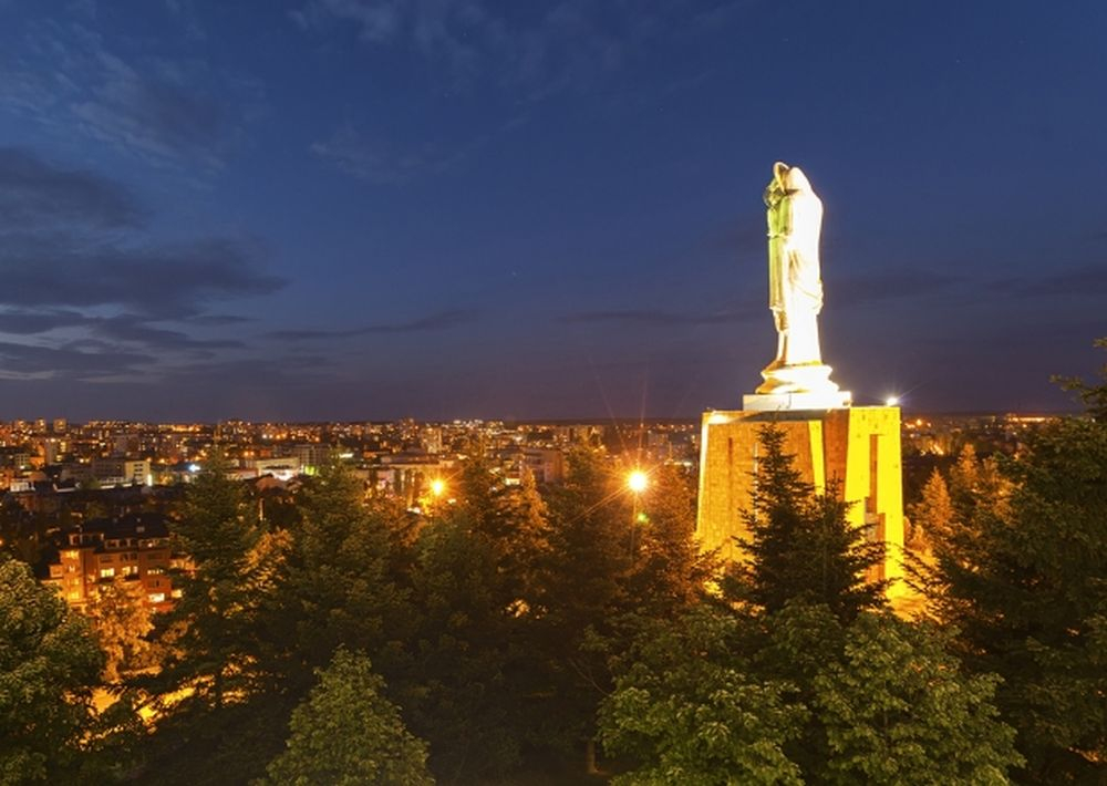 В България е най-високата статуя на Дева Мария с Младенеца в света (СНИМКИ)