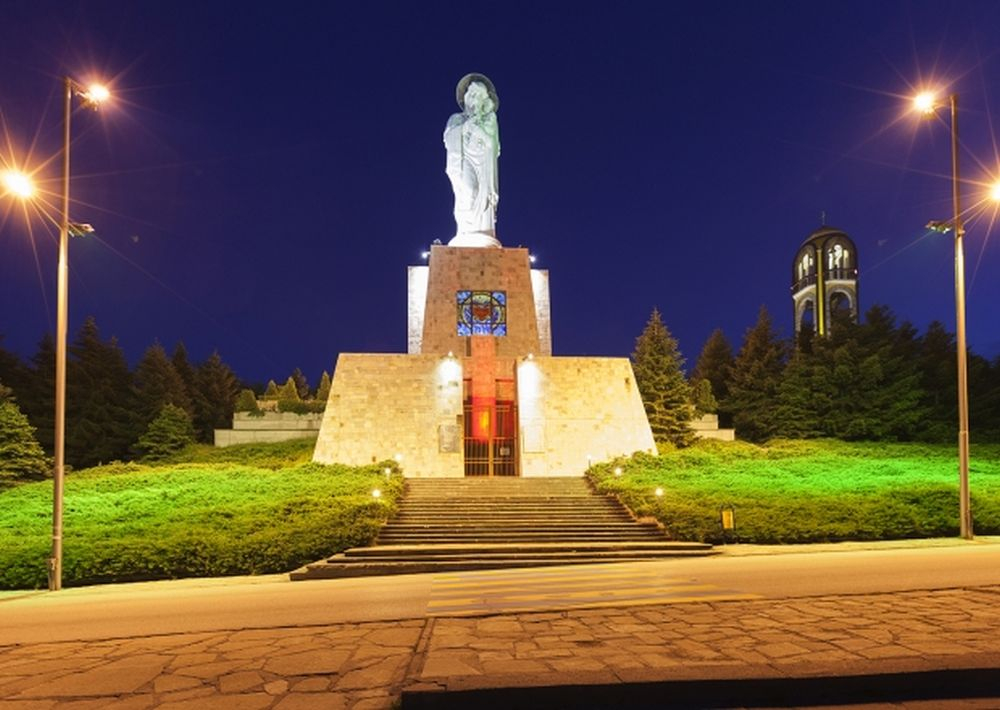 В България е най-високата статуя на Дева Мария с Младенеца в света (СНИМКИ)