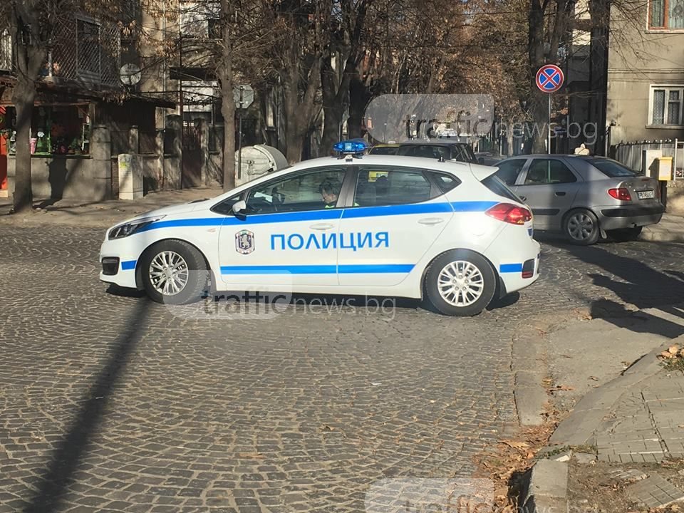 Мерцедес направи път на пешеходка, но малко след това... (СНИМКИ)
