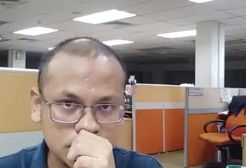 Зловещо! Мъж засне присъствие на дух в офиса му (ВИДЕО)
