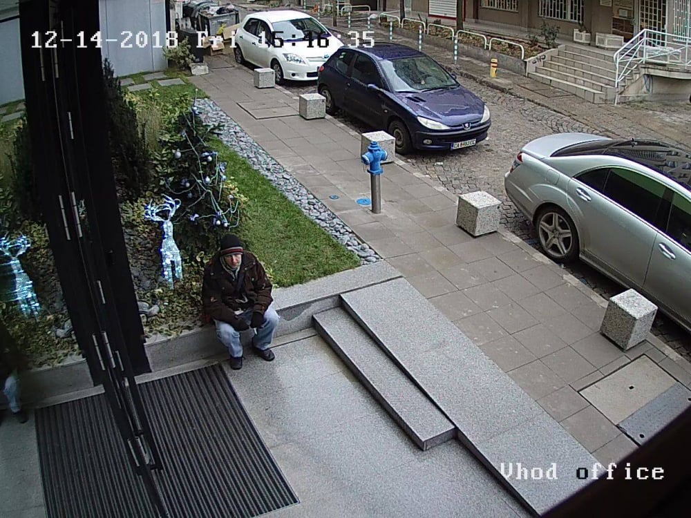 Познавате ли този апаш? Потресе столичани с наглата си кражба в ж.к. Лозенец (ВИДЕО)