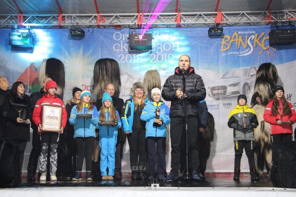 Стотици се събраха на площада в Банско, а Цветан Цветанов обясни защо... (СНИМКИ) 