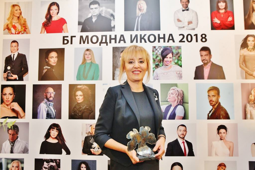 Мая Манолова е най-стилен политик и общественик