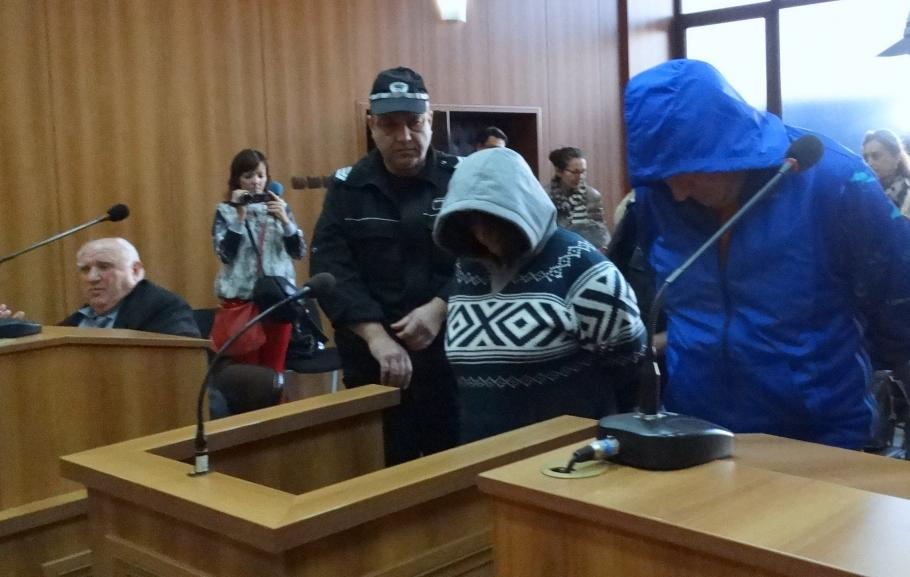 Душнишкият фараон и жена му се сдобиха с 3 обвинения, ще отговарят за завличането на 3 млн. от 216 души