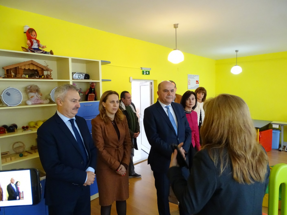 Вицепремиерката Марияна Николова с изключително благороден жест в Монтана 
