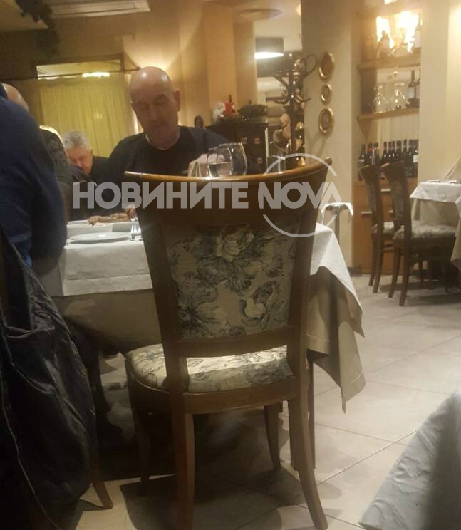 СНИМКИ от столично заведение показват какви ги върши "болната" мутра Ценко Чоков докато е под домашен арест