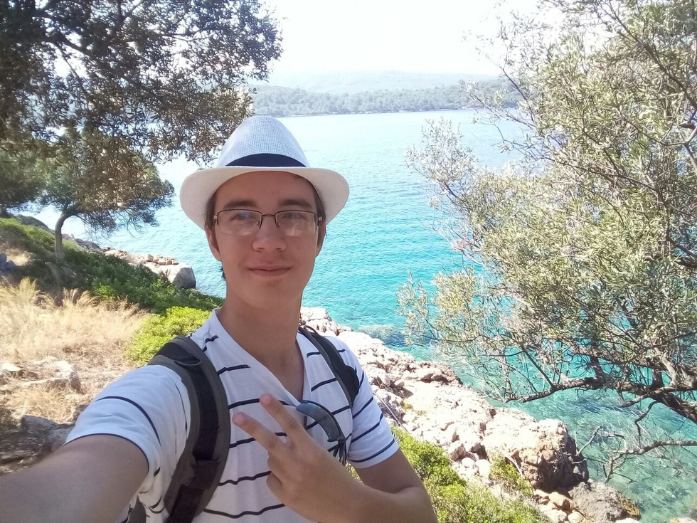 Изоставен от любимата 18-годишен студент се самоуби заедно със сестра ѝ (СНИМКИ)