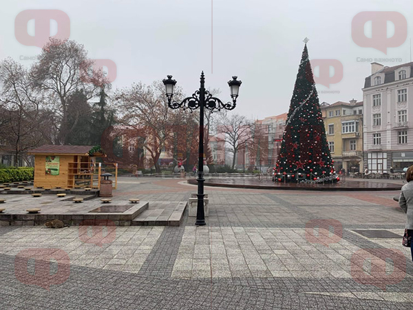 Пловдивчанка съпостави коледните украси в Бургас и градът под тепетата и се вбеси (СНИМКИ)