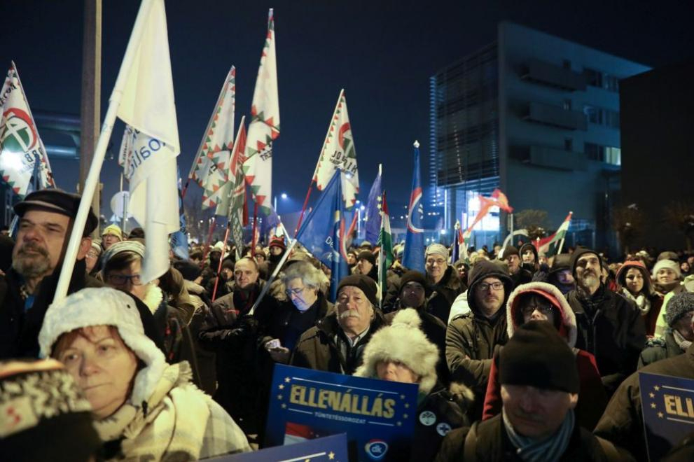 Унгария почерня от протести 