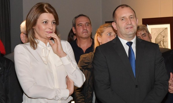 Президентът Румен Радев и нежната му половинка се сляха с тълпата в Йордания и хванати за ръка... (СНИМКИ)