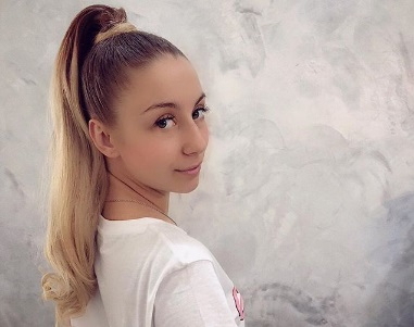 Михаела Маринова заприлича на чалга дива, сложи си...