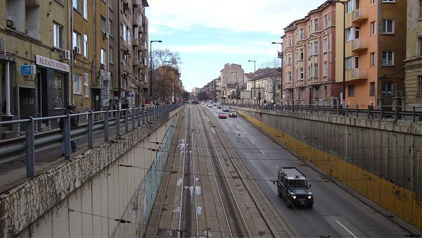 Само в БЛИЦ! Нещо страшно виси над главите на столичани като гилотина в тунела на НДК (СНИМКА)