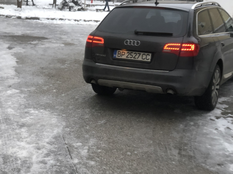Безочлив баща застрашава живота на десетки деца в двора на врачанско школо (СНИМКИ)