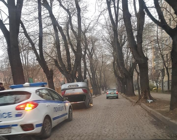 Жена зад волана сътвори зрелищна каскада на пъпа на Пловдив (СНИМКИ)