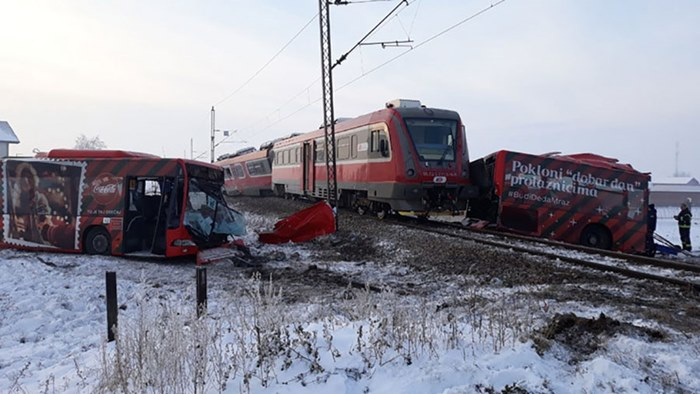 Трагедията в Сърбия е огромна! Още жертви в автобуса с деца, разполовен от влак край Ниш (СНИМКИ)