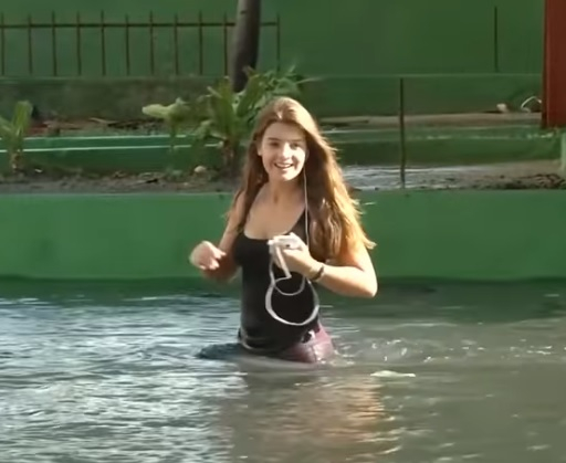 Гигантски вълни заляха Хавана, хората ходят до кръста във вода по улиците (СНИМКИ/ВИДЕО)