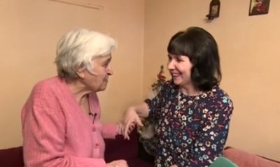Тази история ще ви умили! 86-годишна акушерка от ботевградско село се срещна с първото бебе, което е изродила