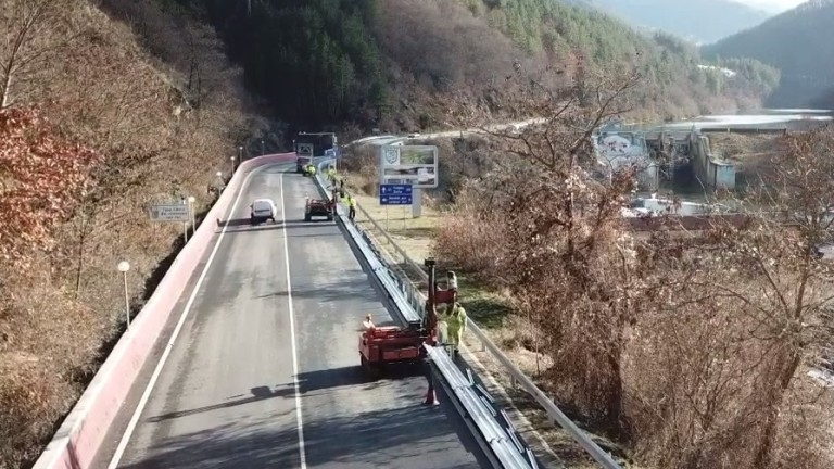 Пак затварят пътя край Своге по искане на следствието