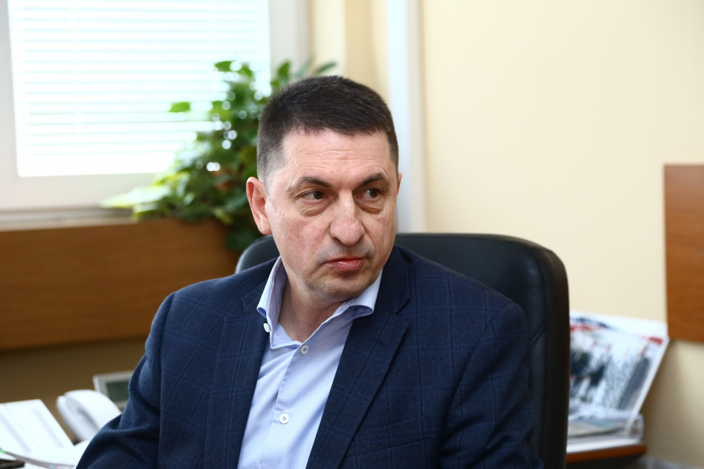 Министър Терзийски обясни защо още не е открит стрелеца по хорото в Ловеч