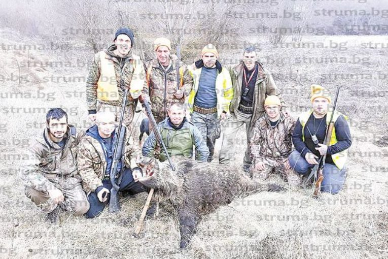 Авджиите на Теплен и Крибул с коледен трофей – 2 огромни звяра (СНИМКИ)