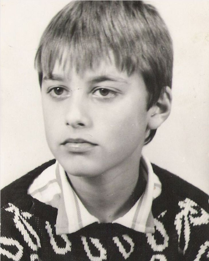 Хайде на бас, че няма да го познаете! Той е сексимвол на българското кино, но тук е неузнаваем! (СНИМКА)
