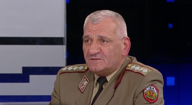 Ген. Боцев: Екипировката и техниката остават главният проблем на армията ни