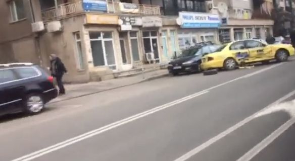 Само в БЛИЦ: СНИМКИ и ВИДЕО показаха що за кошмарни инциденти станаха преди минути в София