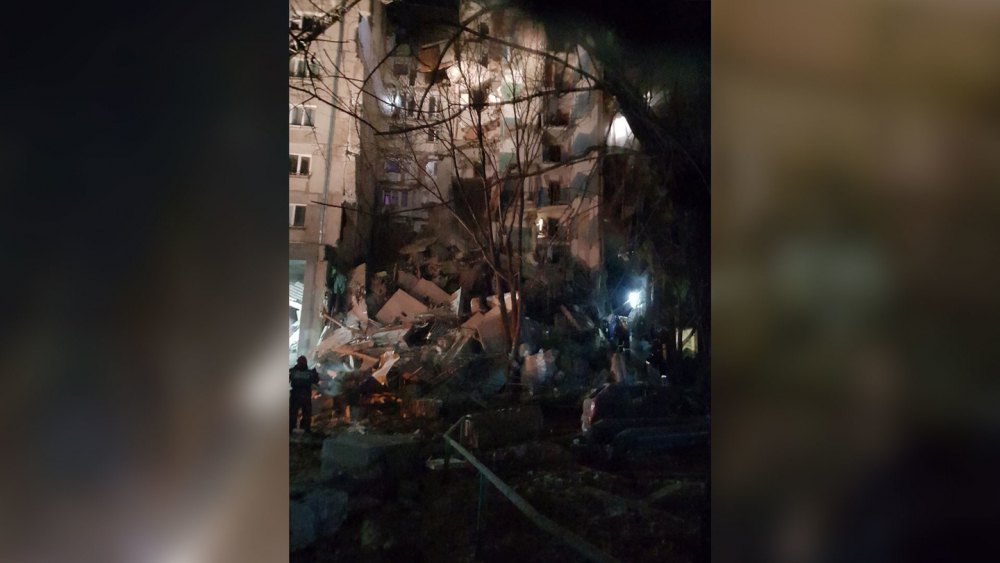 Огромна трагедия в Русия в навечерието на новата година, спасители вадят трупове от разрушена сграда (ВИДЕО)