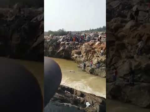 Тийнейджър е починал при опит за селфи близо до водопад (ВИДЕО)