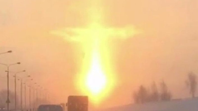 Странно знамение се появи в небето над Махачкала! Ще спасят ли висшите сили Земята от Нибиру?