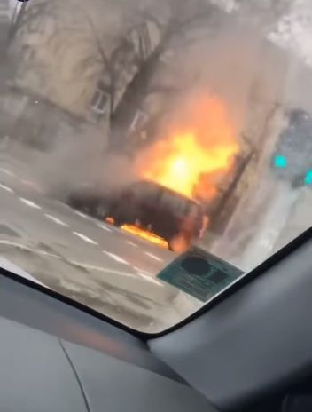Сигнал до БЛИЦ! Гори кола на възлово столично кръстовище (СНИМКА) 
