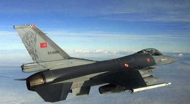 Напрежение в небето: Турски изтребители F-16 профучаха над гръцки острови