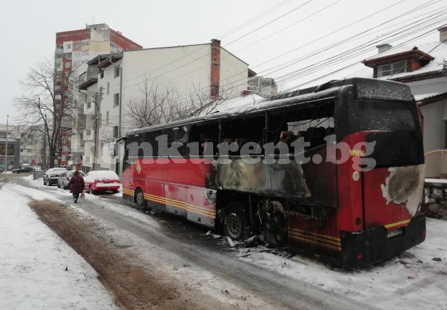 Шофьор на рейс преживя огромен кошмар край пожарната във Враца (СНИМКИ)