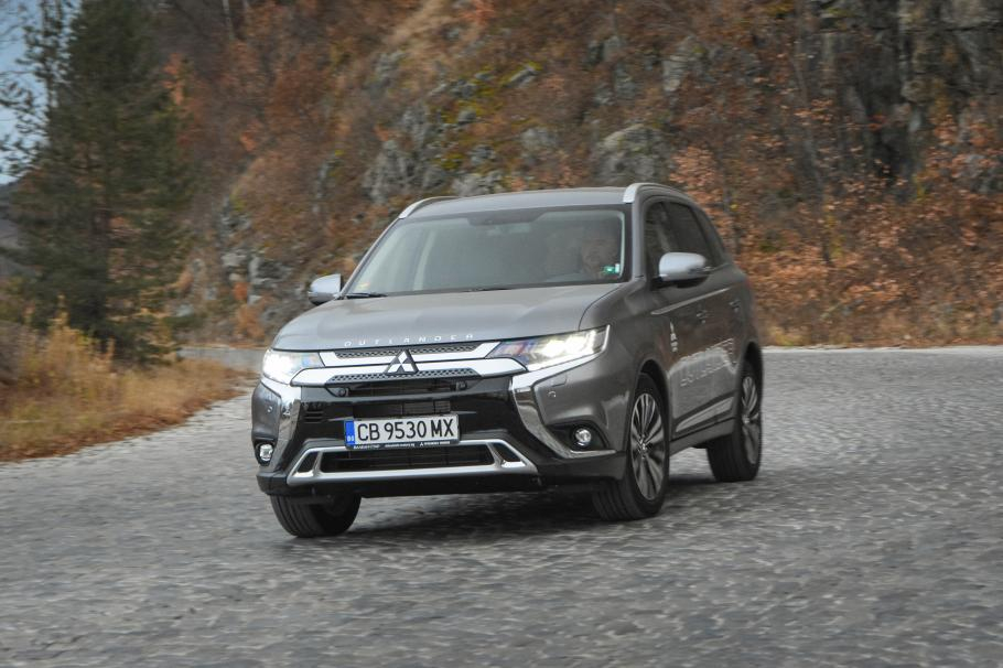 Обновеното Mitsubishi Outlander - приятен фейслифт, огромно пространство и изгодна цена