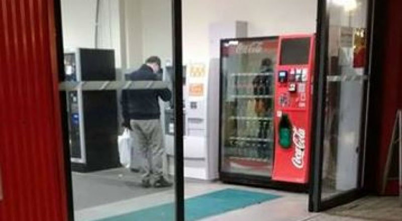 Хванат в крачка! СНИМКА показа какви ги върши Никола Груевски в Будапеща (СНИМКА)
