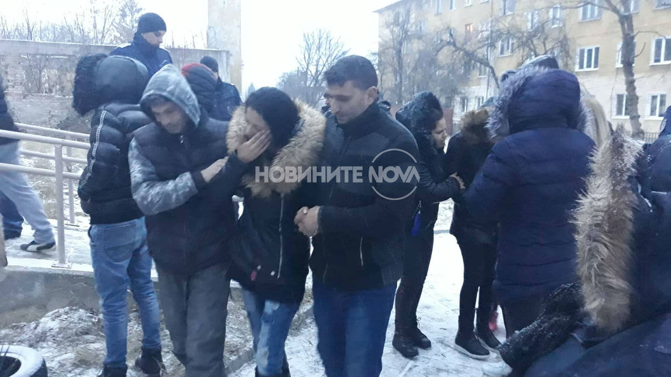 Пак циганско безчинство: Полицейски кордон пази от погром Спешна помощ в Ботунец!