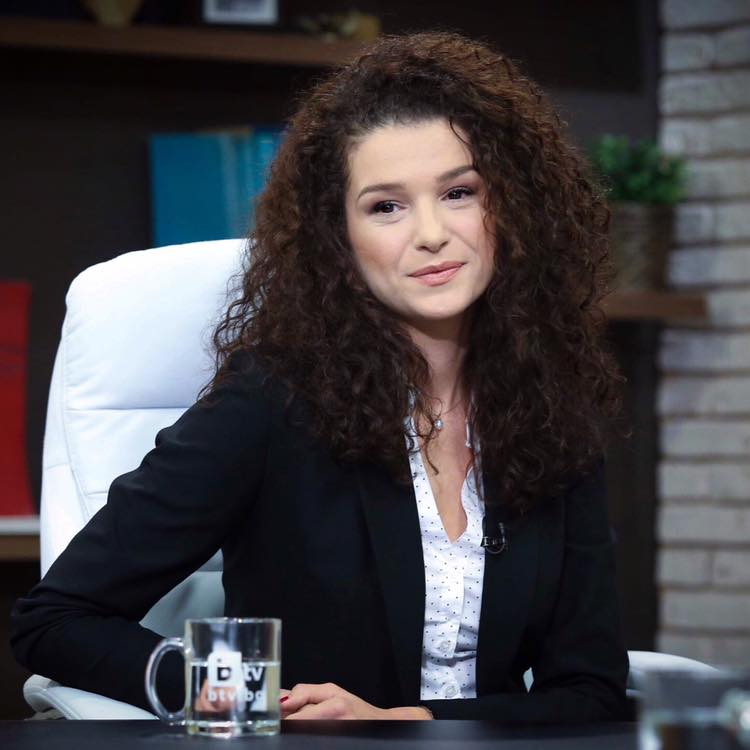 Новата водеща на bTV крие голяма драма от миналото! Красивата Александра ронила крокодилски сълзи заради... (СНИМКИ) 